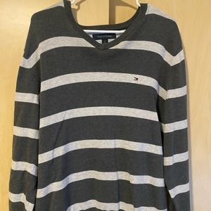 TOMMY HILF. LONG SLEEVE LARGE
